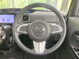 インテリアに合わせたデザインのステアリングは、運転される方のことも考え、運転しやすい形状、大きさです。是非一度、実際に触ってお確かめください。