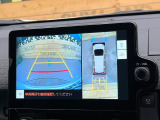 【パノラミックビューモニター】専用のカメラにより、上から見下ろしたような視点で360度クルマの周囲を確認することができます☆死角部分も確認しやすく、狭い場所での切り返しや駐車もスムーズに行えます。