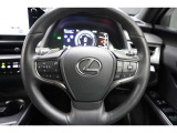 レーダークルーズコントロール(全車速追従機能付)が装備されています。高速道路で定速走行だけでなく、0km/hから約100km/hの広い範囲で先行車との車間距離を適切に保ちながら追従走行ができます。