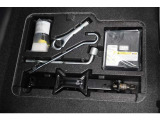 もしもの時のパンク修理キット。空気バルブに薬剤を入れて電動コンプレッサで空気を送り込むだけなので危険な作業や体力が少なくてすみます。ですがあくまで応急処置の為本修理が必要です。