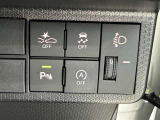 コーナーセンサーを車の前後に装備。障害物までの距離に応じて警告音を変えてお知らせ。縦列駐車時や駐車場・車庫などでの取り回しをサポートします。詳細は販売店スタッフまでおたずねください。
