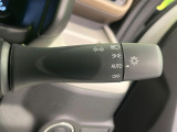 【オートライト】周りの明るさに応じて自動でヘッドライトの点灯・消灯ができる機能です!ライトの付け忘れ・消し忘れなどが無くなり、雨の日や夕方の走行も安心!トンネル通過時も便利ですね♪
