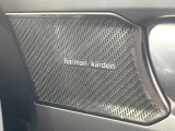 ●harman/kardonサウンドシステム:オーディオ専門メーカーが手掛けるプレミアムスピーカーを装備。多数のスピーカーから、音の粒立ちまで分かる高品質な音楽をお楽しみいただけます。
