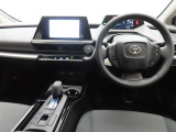 ぜひ展示車の運転席に座ってみてください。