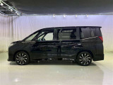 両側パワースライドドア付きだから、狭い駐車スペースなどでの 乗り降りラクラク!小さなお子さまのいるご家庭には嬉しい装備。