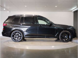 【BMWの伝統-3】BMWのお車は、&ldquo;駆け抜ける歓び&rdquo;を体現しております。走行の安定性とコーナリングの良さを追求し、思い通りにハンドルの操作可能です。