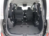 【トランクルーム】荷室の広さも十分です!シートアレンジでシートを畳めば長い荷物だって積めますね。シートアレンジの操作方法など、お気軽にご相談下さい。