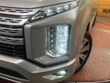 【LEDヘッドライト】悪天候や夜間走行時も良好な視界を確保し安心して運転できる高輝度LEDヘッドライトを装備!点灯速度が早く、消費電力も抑えられています。