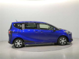 両側パワースライドドア付きだから、狭い駐車スペースなどでの 乗り降りラクラク!小さなお子さまのいるご家庭には嬉しい装備。