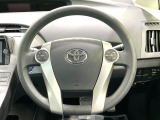 インテリアに合わせたデザインのステアリングは、運転される方のことも考え、運転しやすい形状、大きさです。是非一度、実際に触ってお確かめください。