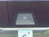 【ホンダセンシング】走行中に前方の車両等を認識し、衝突しそうな時は警報とブレーキで衝突回避と被害軽減をアシスト。より安全にドライブをお楽しみいただけます。