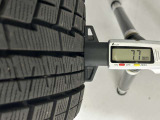 冬タイヤの残り溝は7.7mmです。スリップラインからは6.0mmとなっております。