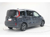 後続車から視認性の良いストップランプの配置で追突抑制になります。