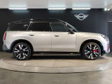 ☆MINIの車の始まりは大人四人がギリギリ乗れるコンパクトな車です!!今となっては3ナンバーですが、もともとは5ナンバーの車でした!!