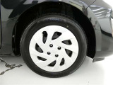 【純正ホイール】・・・純正ホイールでタイヤの山もしっかり残っております!ユーカー選びのポイントのひとつです。