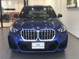 【BMWの伝統-1】BMWの特徴的な&ldquo;キドニーグリル&rdquo;は、80年以上続く伝統の形でございます。変わらないこだわりのデザインが、プレミアムブランド&ldquo;BMW&rdquo;を創り出します。