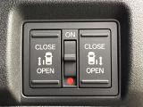 【両側パワースライドドア】スマートキーや運転席のスイッチで後席両側スライドドアの開閉が可能♪電動だから力を入れてドアを開ける必要が無く、小さなお子様でも簡単に開け閉めでき快適です♪