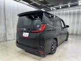 後ろから見ると車の印象も変わりますね♪