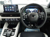とても握りやすいステアリング!運転手の気持ちがそのまま伝わるかのような反応をしてくれます!小物入れや各ボタンの配置にこだわり、とても使いやすいです !視認性も良好なのでロングドライブもお任せ下さい!