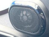 ●harman/kardonサウンドシステム:オーディオ専門メーカーが手掛けるプレミアムスピーカーを装備。多数のスピーカーから、音の粒立ちまで分かる高品質な音楽をお楽しみいただけます。