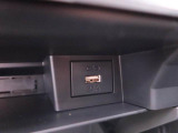 USBポートはスマートフォンの充電などにご利用いただけます♪