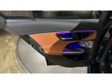 ドアハンドルには握りやすいグリップ形状が採用されています。万一の事故の際など、車内に残された乗員を救出する為、外部からドアを開けやすいようになっています。
