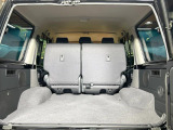 普段のお買い物や通勤、送迎等に十分な荷室スペースを確保しております。セカンドシートを倒すと、大きな荷物の積載も可能です♪