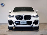 ☆BMWの代名詞とも言える【キドニーグリル】一目見ただけでBMW車であると認識できる確固たるアイコンとして存在感を放ちます☆