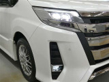 クリアな輝きが夜道をしっかり照らし、安心のドライブをサポートします。