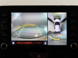 パノラミックビューモニター付きです。車両を上から見たような映像をモニター画面に表示。運転席からの目視では見にくい、車両周辺の状況をリアルタイムでしっかり確認できます。