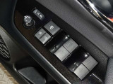 電動格納式ドアミラー・パワーウインドウを装備しています。