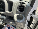 運転席ドリンクホルダーです。