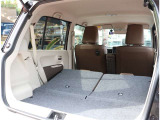 お車選びをお楽しみ頂けるよう、在庫車の展示スペースを十分に確保しております。