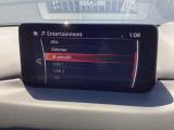 Bluetoothに接続することで、スマートフォンに入っている音楽アプリを車内で楽しめたり、通話が出来ます♪