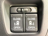 【両側パワースライドドア】スマートキーや運転席のスイッチで後席両側スライドドアの開閉が可能♪電動だから力を入れてドアを開ける必要が無く、小さなお子様でも簡単に開け閉めでき快適です♪