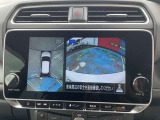 車を真上から見ているように、周囲の状況を把握しながら安心して駐車が行えるアラウンドビューモニター装備!