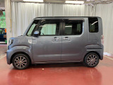 【スマートアシストIII搭載車】 衝突回避支援ブレーキ機能(対車両・歩行者)、衝突警報機能(対車両・対歩行者)、誤発信抑制制御機能などの機能で安全な運転をサポートします。