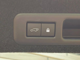 【パワーバックドア】スマートキーや運転席のボタンを押すだけでリアゲートが自動で開閉します!荷物を持っている時や、高い位置にあるバックドアを閉める際に便利な機能です♪