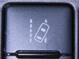 車線逸脱警報装置を装備しております。