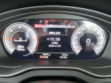 華麗で洗練されたデザインは、確固たる存在感で佇み、その姿に見飽きることはございません。