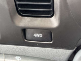 【パートタイム4WD】冬場と夏場で4WDの切り替えが可能となっております!燃費を少しでも良くしたい、冬場でも安心して乗りたいという方には魅力的ですね!