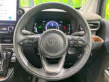 インテリアに合わせたデザインのステアリングは、運転される方のことも考え、運転しやすい形状、大きさです。是非一度、実際に触ってお確かめください。