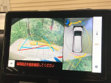 【パノラミックビューモニター】専用のカメラにより、上から見下ろしたような視点で360度クルマの周囲を確認することができます☆死角部分も確認しやすく、狭い場所での切り返しや駐車もスムーズに行えます。