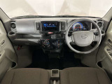 室内が明るく、運転がしやすいナチュラルベージュ内装となっております。