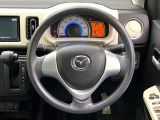 インテリアに合わせたデザインのステアリングは、運転される方のことも考え、運転しやすい形状、大きさです。是非一度、実際に触ってお確かめください。