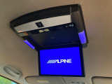 【フリップダウンモニター】大画面モニターで後席でもエンタメをお楽しみいただけます。小さなお子様にも大人気の装備です♪