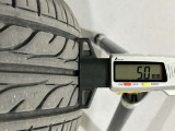 夏タイヤの残り溝は5.0mmです。スリップラインからは3.4mmとなっております。