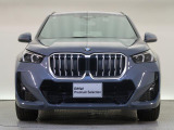 【キドニーグリル】BMWの代名詞。一目見ただけでBMWであると認識できる確固たるアイコンとして存在感を放ちます。