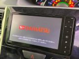 【純正ナビ】人気の純正ナビを装備しております。ナビの使いやすさはもちろん、オーディオ機能も充実!キャンプや旅行はもちろん、通勤や買い物など普段のドライブも楽しくなるはず♪
