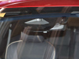 【PCS】ミリ波レーダーと単眼カメラを併用したセンサーで前方の車両と昼夜歩行者・自転車/昼間自動二輪車を検知し、それに基づく統合的な制御により、事故の回避や衝突被害の軽減を支援します。